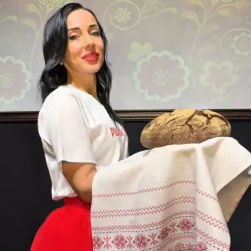 Ксения Мон